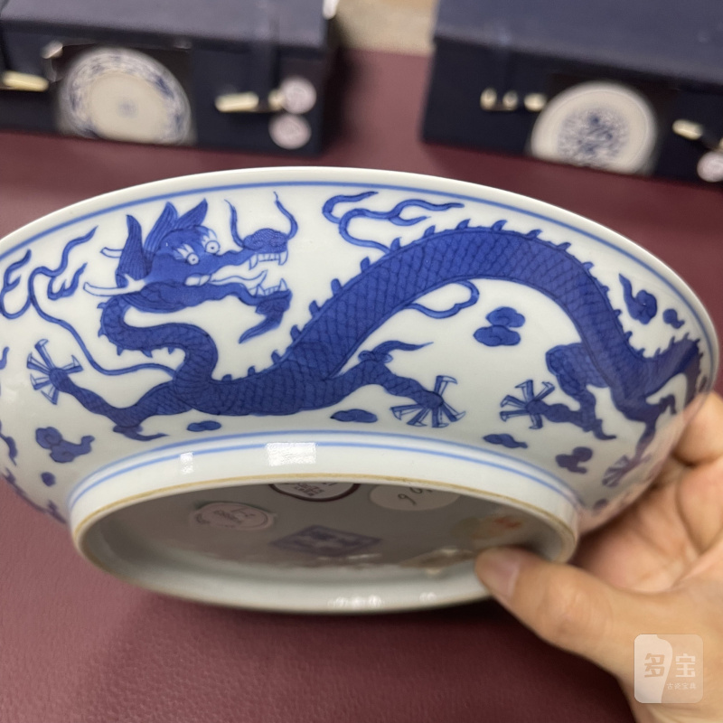 清乾隆 青花云龙纹盘一对 - 图12